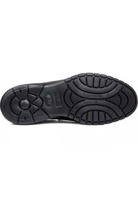 Suola di scarpa in gomma nera con motivo testurizzato, caratterizzata da battistrada circolare e angolare per aderenza e durabilità, con dettaglio del logo al centro.