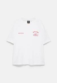 T-shirt blanc à manches courtes avec le texte rouge « BITE PHASE » et un graphique de canne à pêche avec « ROD LINE 1991 RECORD FISH » sur la poitrine.