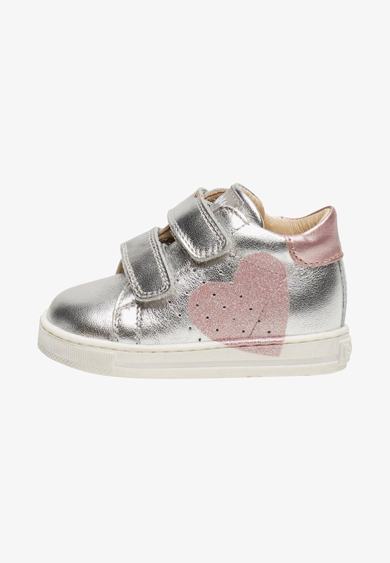 Superga PANTOFOLA CHIUSA BAMBINO - Scarpe Pantofole Bambino 15,00 Superga PANTOFOLA CHIUSA BAMBINO - Scarpe Pantofole Bambino 15,00