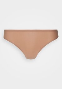 Nude sømløse bikiniundertøy med en myk tekstur, lavt liv, og elastisk midjebånd, med glatte kanter og ingen synlige sømmer.
