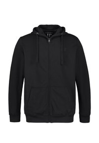 Sudadera de cremallera negra hecha de tejido suave, con un bolsillo tipo canguro, capucha ajustable con cordón y un logo sutil en el pecho.
