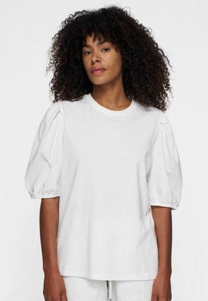 Weißes Baumwoll-T-Shirt mit puffierten Ärmeln, Rundhalsausschnitt und lässiger Passform. Verfügt über elastische Bündchen und ein einfaches, ungeschmücktes Design.
