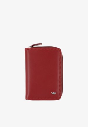 Portefeuille compact en cuir rouge avec fermeture éclair et petit emblème logo argenté dans le coin inférieur droit.