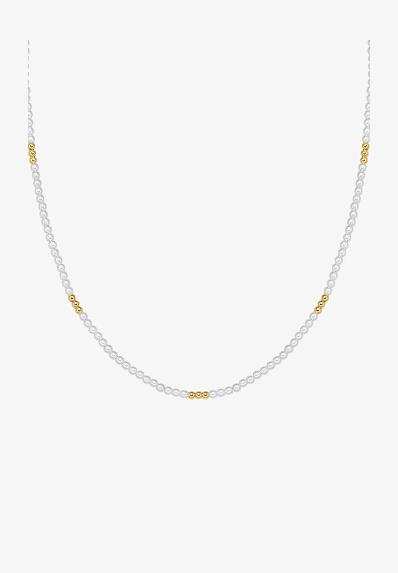 Collar de perlas blancas con cuentas de acento doradas, que presenta un diseño liso y redondeado con una textura delicada. La longitud y el arreglo son uniformes.