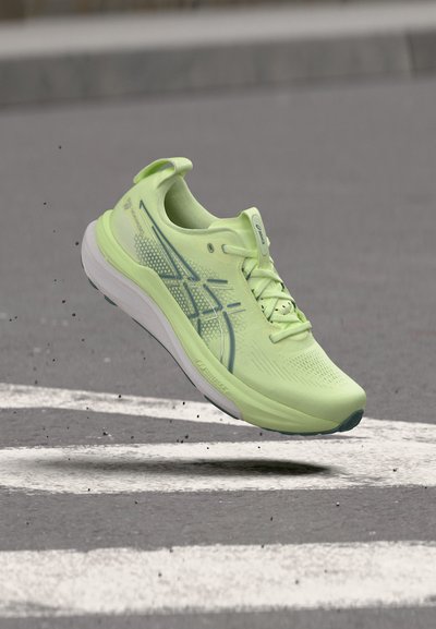 ASICS GEL KAYANO 33