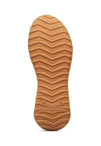 Suola di scarpa in gomma con un modello a zigzag, caratterizzata da una tonalità arancione e logo 'VOILE BLANCHE' in rilievo vicino al tallone.