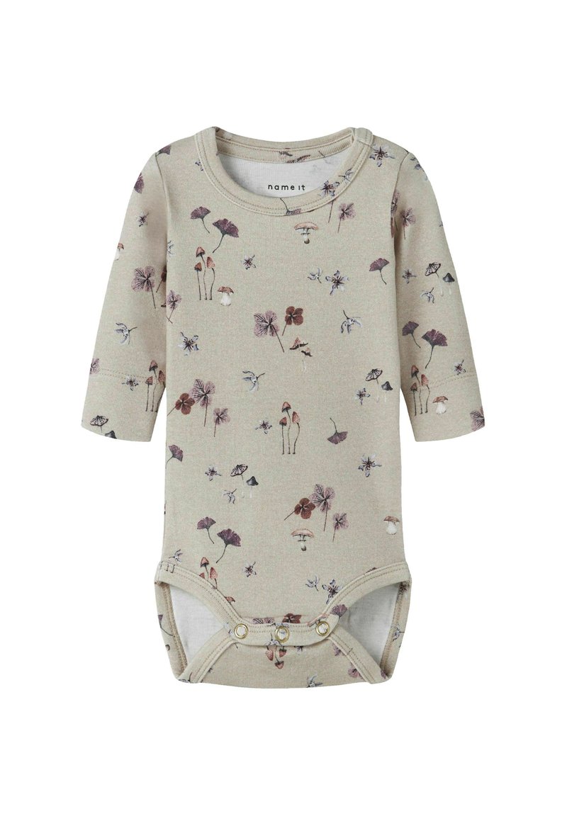 Body per neonati a maniche lunghe color beige con bottoni sul fondo, decorato con piccoli motivi floreali viola e marroni e funghi.