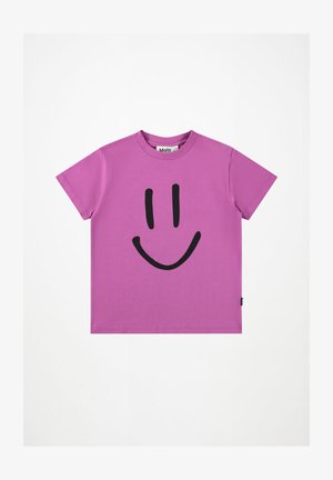 Růžové bavlněné tričko s velkým černým grafickým úsměvem na přední straně. Krátké rukávy a kulatý výstřih. Štítky na boku.