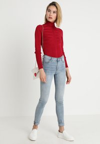 Morgan MENTOS - Maglione - rubis