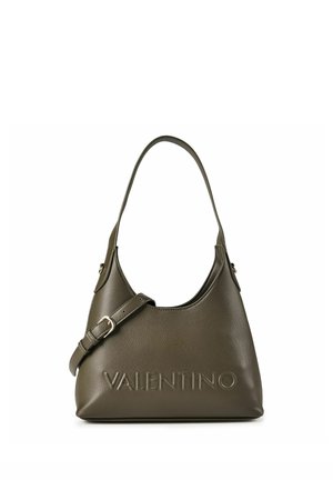 Sac à main Valentino en cuir vert foncé avec poignée large, sangle réglable et nom de la marque embossé sur le devant.