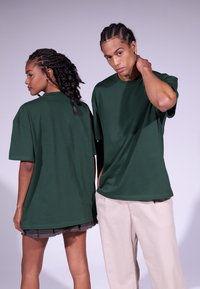 YOURTURN UNISEX BASIC OVERSIZED HEAVY T-SHIRT - Basic T-shirt - dark green