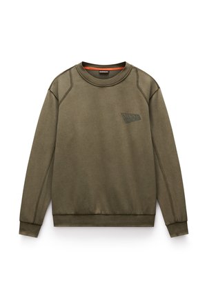 Oliven grøn langærmet crewneck sweatshirt med ribstrikkede manchetter og kant, med et diskret logo patch på venstre bryst.