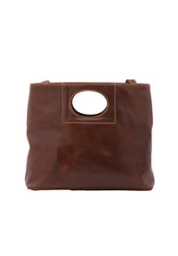 Borsa tote in pelle marrone con una texture liscia, forma rettangolare e una maniglia con ritaglio circolare. Presenta dettagli di cucitura in contrasto.