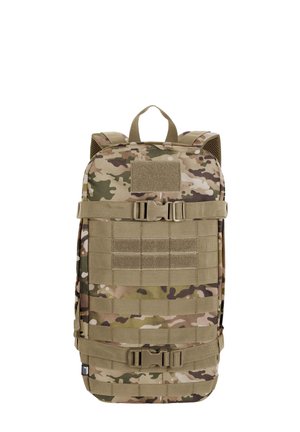 Militærinspireret camouflage rygsæk med justerbare stropper, flere web-løkker og to front spænder på hvid baggrund.