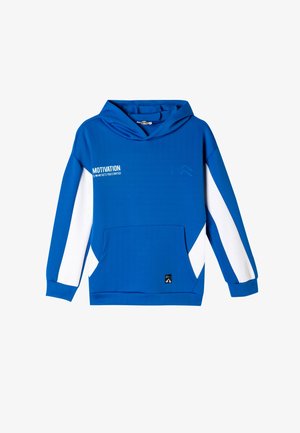 Sudadera azul con bolsillo frontal, detalles blancos en las mangas y el texto "LA MOTIVACIÓN ES LO QUE TE HACE EMPEZAR" en el pecho. Tela suave.