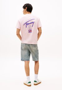Tommy Jeans - FADED GRAPHIC TEE UNISEX - T-shirt imprimé - precious pink Image miniature 1