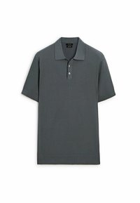 Polo grigio realizzato in tessuto testurizzato. Presenta un colletto classico e una chiusura con tre bottoni. Maniche corte con polsini e orlo a coste.