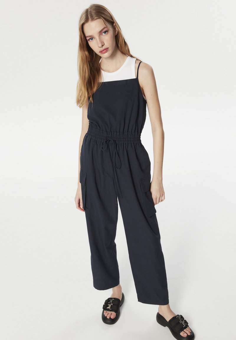 Twist RELAXED FIT ELASTIC WAIST JUMPSUIT WITH CARGO POCKETS Jumpsuit