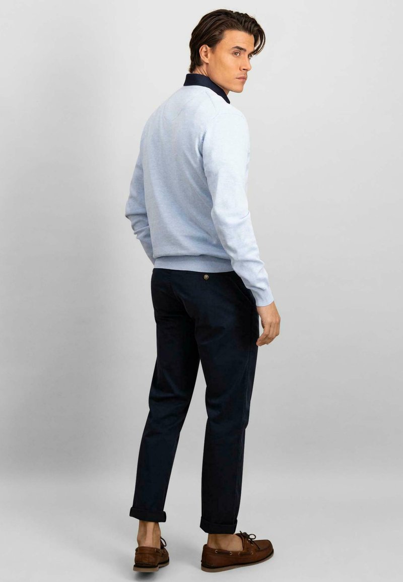 Pull Homme Fynch-Hatton Col V Coton - Tricot Fin Élégant Et Confortable