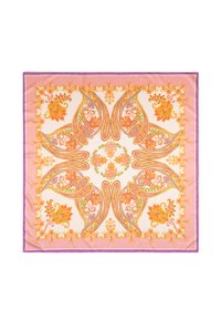 Foulard en soie présentant un imprimé cachemire coloré aux tons orange et rose, bordé d'un ourlet rose uni, texture brillante.