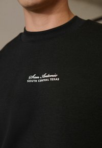 Next T-shirts print - black text