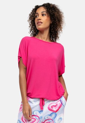 - Koszulka do spania