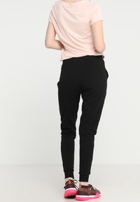 Hunkemöller Jogginghose - black