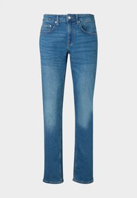 Blauwe rechte denim jeans met Franse zakken, riemlussen, een knoop en ritssluiting, gepresenteerd tegen een effen achtergrond.