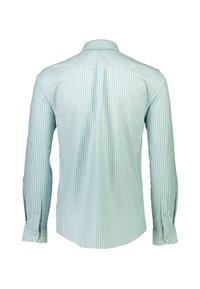 Camicia a maniche lunghe a righe blu chiaro con colletto classico, polsini abbottonati e orlo curvo. Presenta righe bianche verticali su un tessuto liscio.