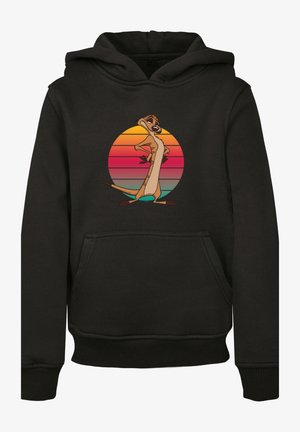 Czarna bluza z kapturem z kolorowym nadrukiem i kieszenią kangurką, zestawiona z oliwkowozielonymi legginsami z panelami siateczkowymi i jednolitymi, noszona z białymi tenisówkami.