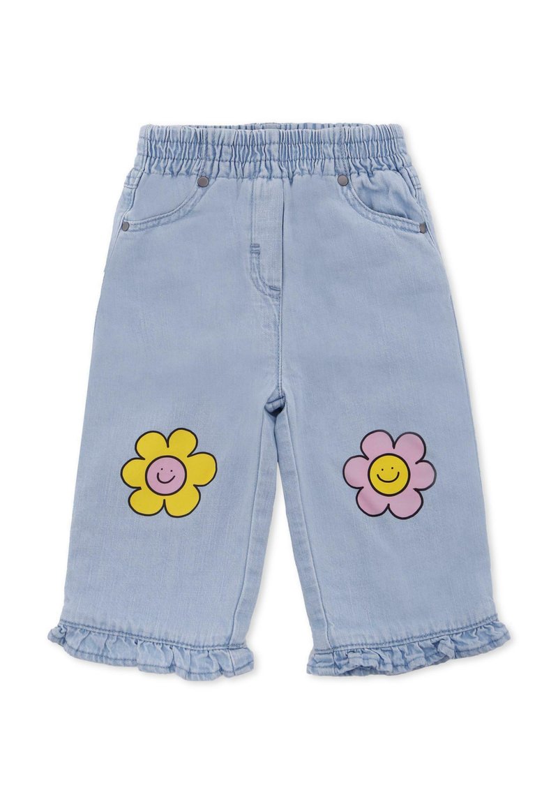 Pantaloni di denim azzurro chiaro con vita elastica, dotati di toppe a forma di fiori gialli e rosa e dettagli a frange all'orlo.