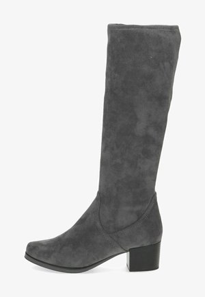 Stivale al ginocchio grigio in suede con tacco a blocco, texture liscia, punta affusolata e dettagli a cucitura curvata sulla parte superiore.