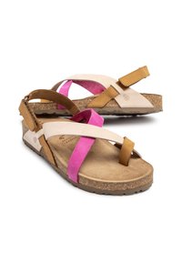 Twee-kleurige sandalen met een mix van beige, roze en bruine leren banden. Kurken voetbed en rubbersol voor extra comfort en grip.