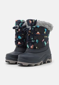 Wodoodporne zimowe buty wykonane z ciemnoniebieskiego materiału z kolorowymi wzorami zwierząt. Szary kołnierz z sztucznego futra, gumowa podeszwa i wzmocnione sznurowanie.
