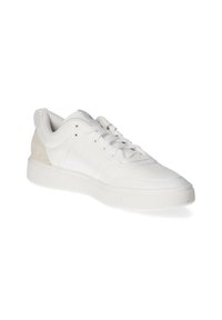 White athletic shoes made from smooth leather, featuring a textured suede heel accent, round toe, flat rubber sole, and classic lace-up design.