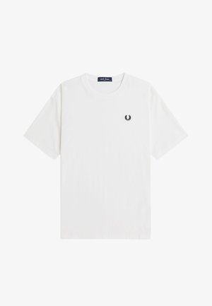 Hvid kortærmet t-shirt med rund hals og et lille sort laurbærkranslogo på venstre bryst samt en mærket halsetiket.