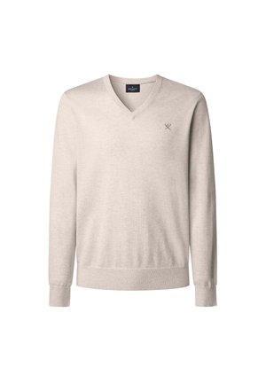 Hellbeige V-Ausschnitt-Pullover aus weichem Stoff, mit langen Ärmeln und einem dezenten gestickten Logo auf der Brust. Glatte Textur, lässiges Design.
