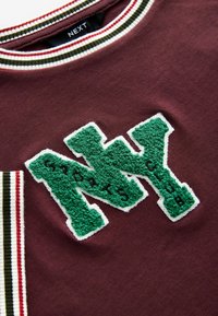Next Triko s potiskem - burgundy red