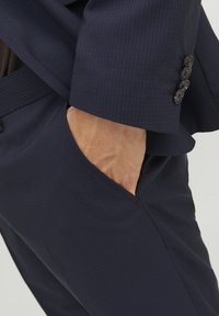 Jack & Jones PREMIUM JPRFRANCO CHECK - Completo - perfect navy checks:super slim fit