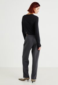 GAP LOGO PANT - Treningo apatinė dalis - cast iron