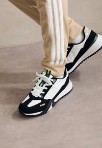AUTHENTIC ARKLOW UNISEX - Training shoe - black/white