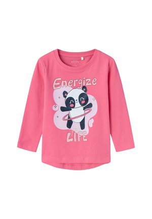 Camiseta de manga larga rosa con un gráfico de panda usando un hula hoop y el texto "Energiza tu vida" en fuente negrita. Tejido de algodón suave.
