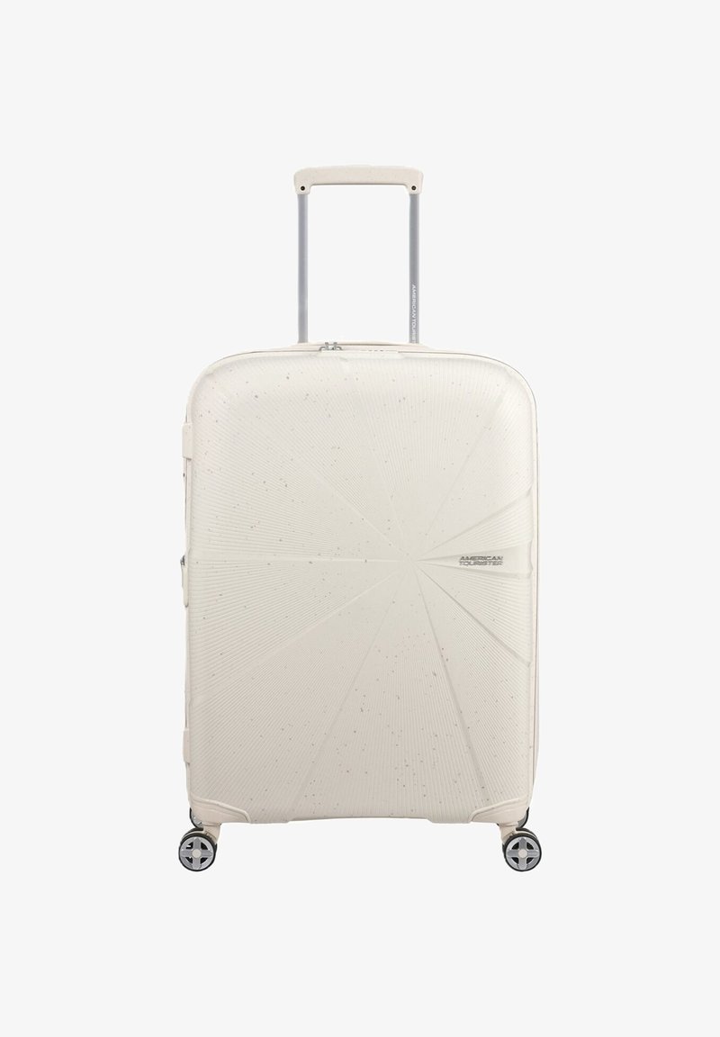 Valise rigide en ivoire avec un design spiralé texturé, poignée rétractable et quatre roues tournantes pour une mobilité aisée.