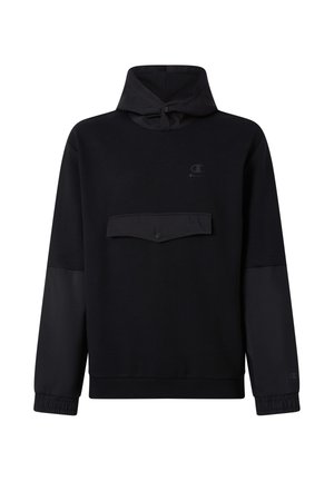 Felpa con cappuccio Champion nera con tasca frontale a patta, collo alto con bottone e polsini elasticizzati sulle maniche lunghe.