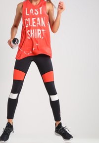 Reebok Top - red