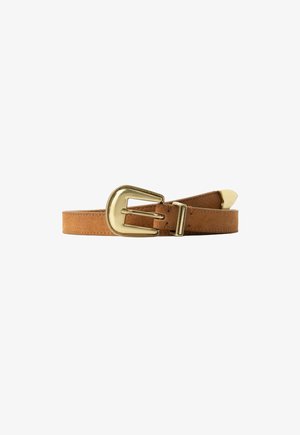 Ceinture en daim marron avec boucle décorative en métal doré et extrémité en métal doré assortie.
