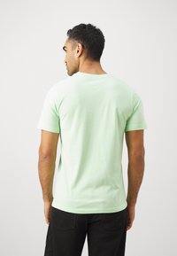 Jordan JUMPMAN SHORT SLEEVE CREW - T-shirt desportiva - vapor green/(white)