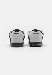 Globe SABRE - Sapatilhas - alloy/black