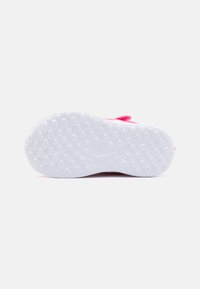 Nike Performance REVOLUTION 7 - Chaussures de running sur route - pinksicle/summit white/university gold/arctic orange