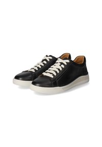 Schwarze Ledersneaker mit weißen Schnürsenkeln und einer Gummisohle. Glatte Textur, abgerundete Zehenpartie und dezente Akzente an den Seiten.